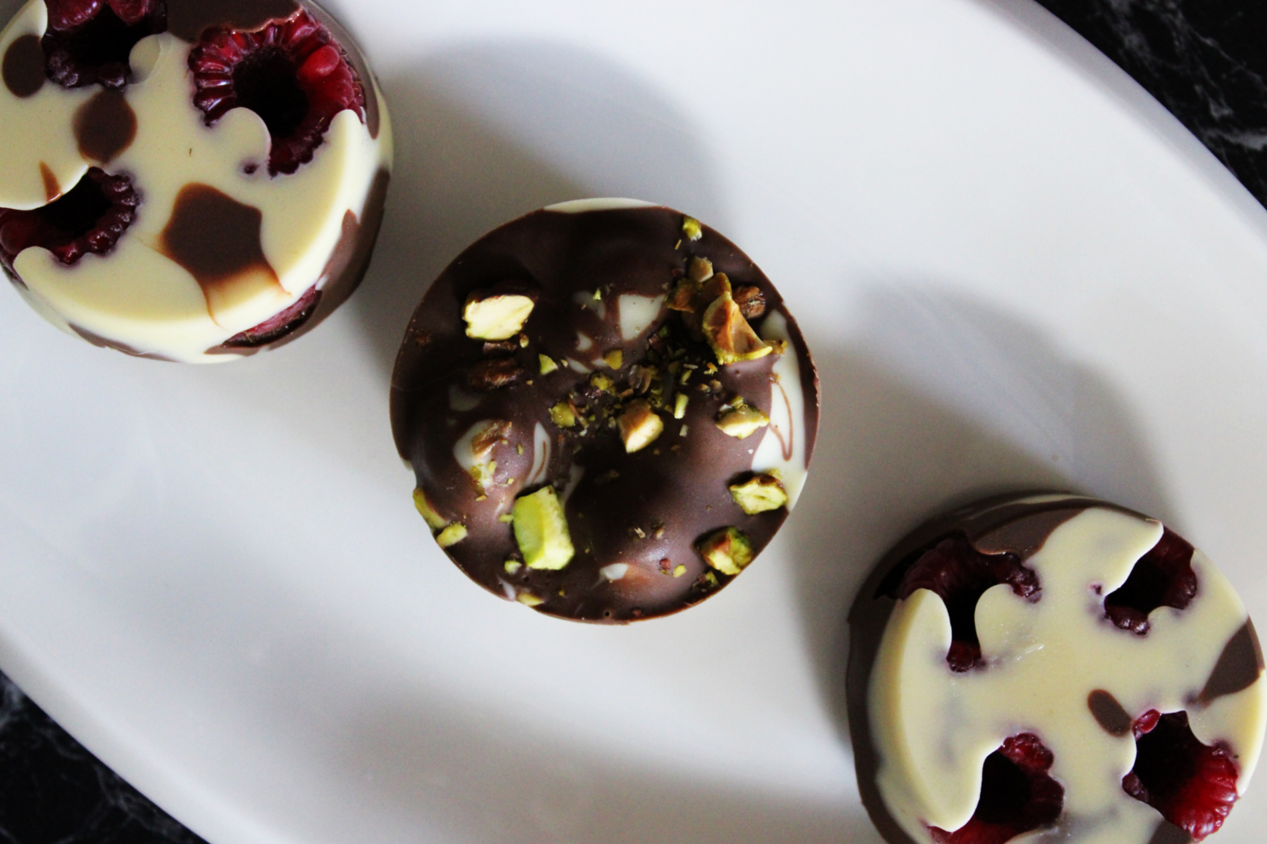 NO BAKE CHOCOLATE BITES MIT HIMBEEREN