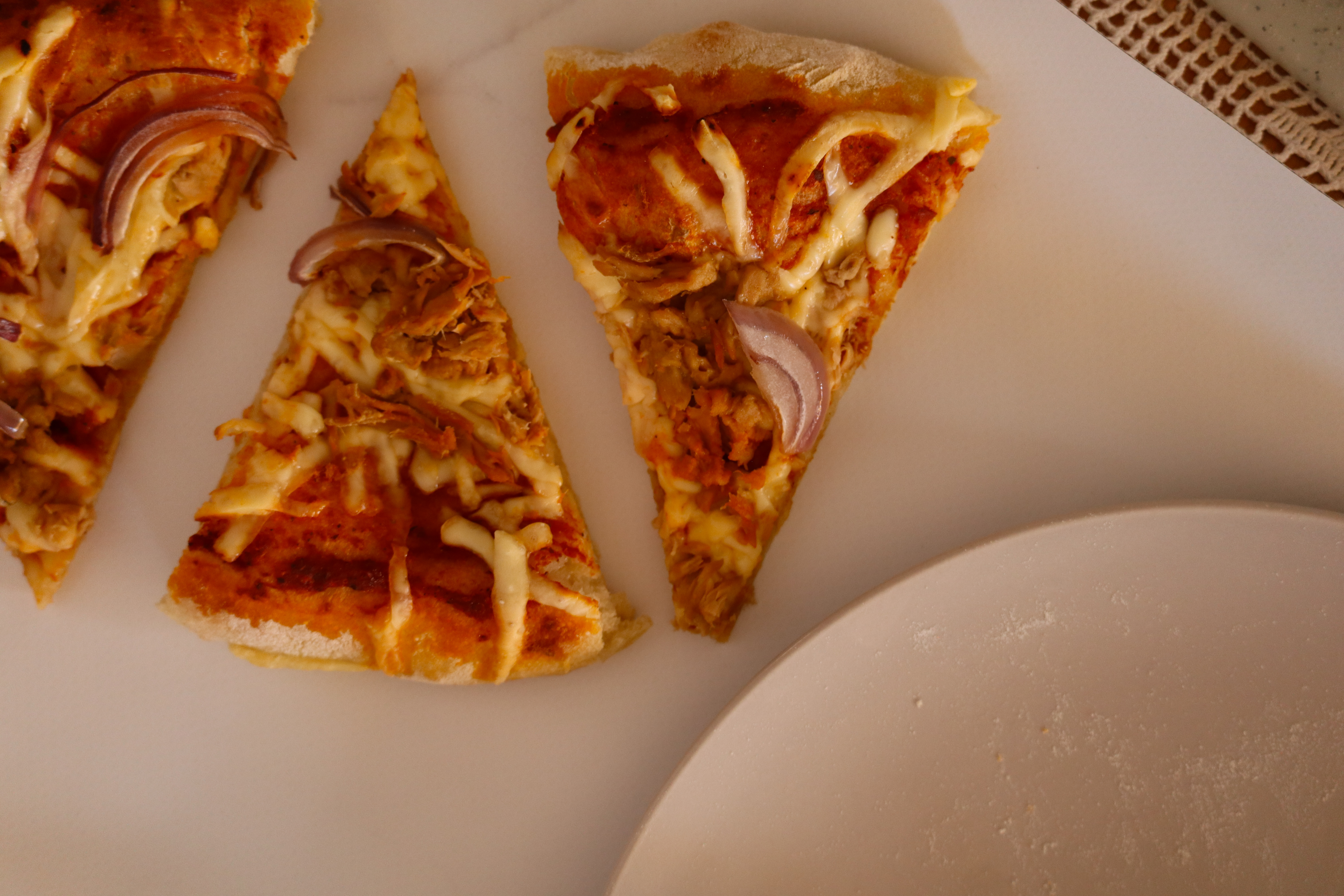 Selbstgemachte Thunfisch Pizza